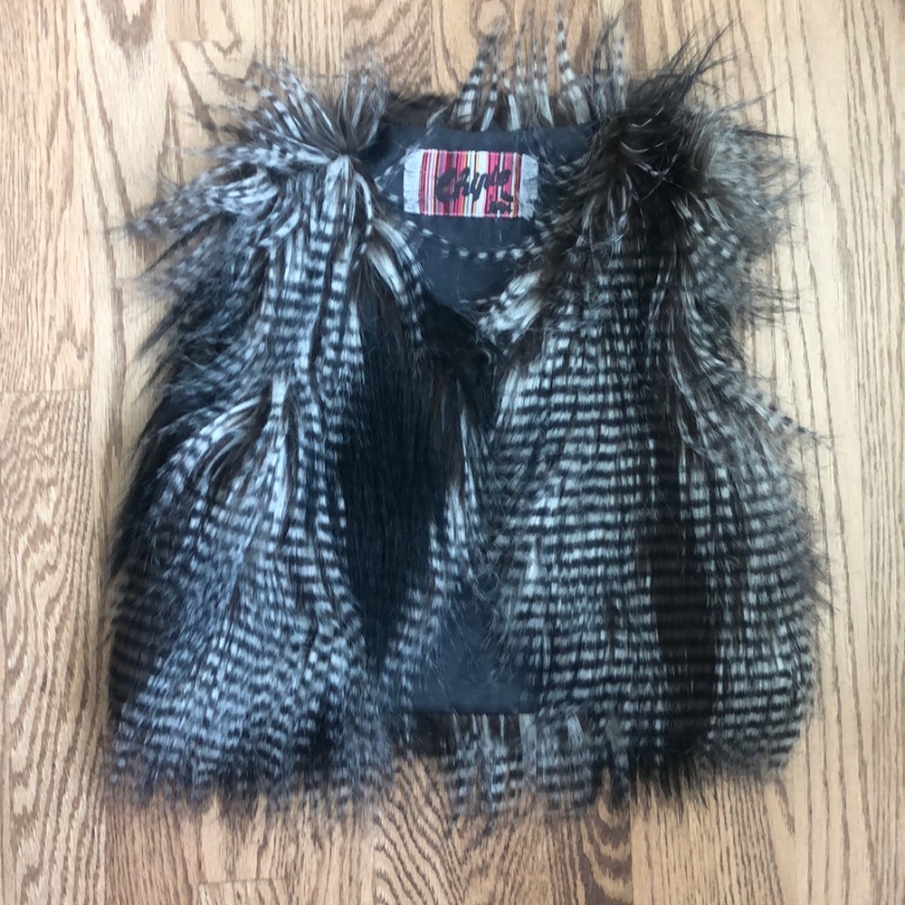 Adorable Chipie faux fur vest